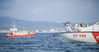 Natante in avaria soccorso dalla Guardia Costiera a Falconara Marittima